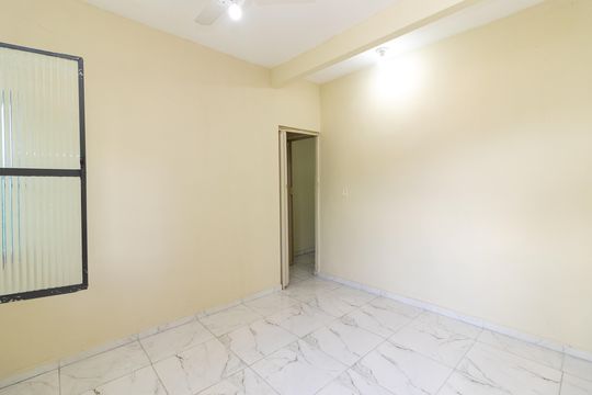 Quarto 1 de casa à venda com 2 quartos, 70m² em Realengo, Rio de Janeiro