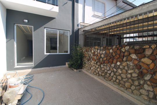 Garagem de casa à venda com 2 quartos, 110m² em Jardim Cidalia, São Paulo