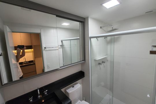Banheiro de kitnet/studio para alugar com 1 quarto, 30m² em Santo Amaro, São Paulo