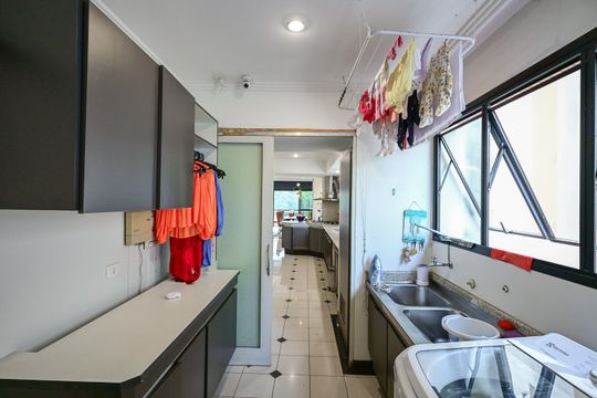 Área de Serviço  de apartamento à venda com 4 quartos, 246m² em Real Parque, São Paulo
