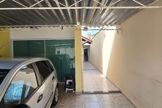 Garagem  de casa à venda com 4 quartos, 135m² em Vila Rosalia, Guarulhos