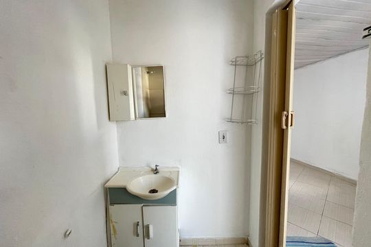 Banheiro de casa para alugar com 1 quarto, 30m² em Jaguaré, São Paulo