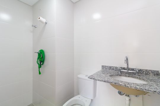 Banheiro de apartamento para alugar com 2 quartos, 50m² em Vila Jacuí, São Paulo