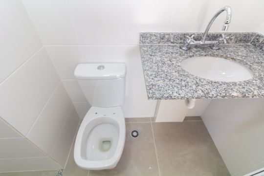Banheiro de apartamento para alugar com 2 quartos, 50m² em Vila Jacuí, São Paulo
