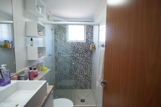 Banheiro Social de apartamento à venda com 2 quartos, 50m² em Utinga, Santo André