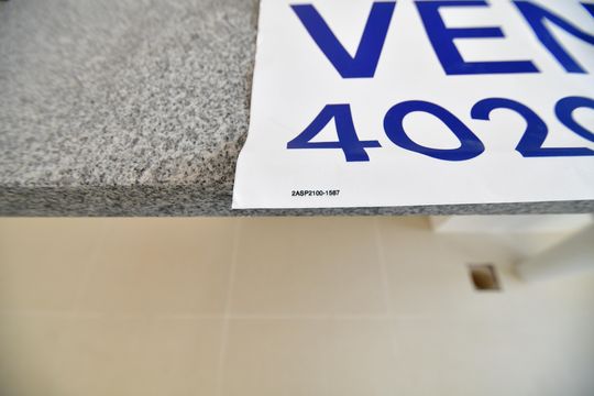 Placa de apartamento à venda com 2 quartos, 63m² em Jardim Chapadão, Campinas