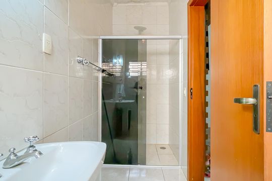 Banheiro da Suíte 2 de casa à venda com 5 quartos, 135m² em Remédios, Osasco