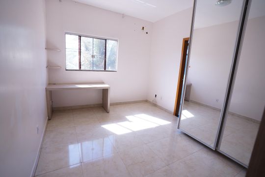 Casa à venda com 4 quartos, 290m² em Jardim América, Goiânia