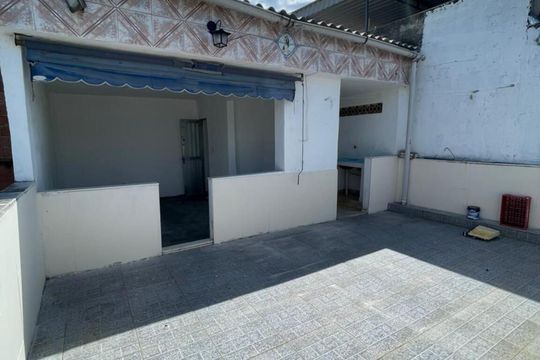 Casa para alugar com 2 quartos, 150m² em Bangu, Rio de Janeiro