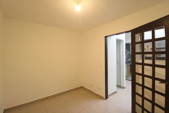 Quarto de serviço de casa de condomínio para alugar com 2 quartos, 75m² em Jardim Marajoara, São Paulo