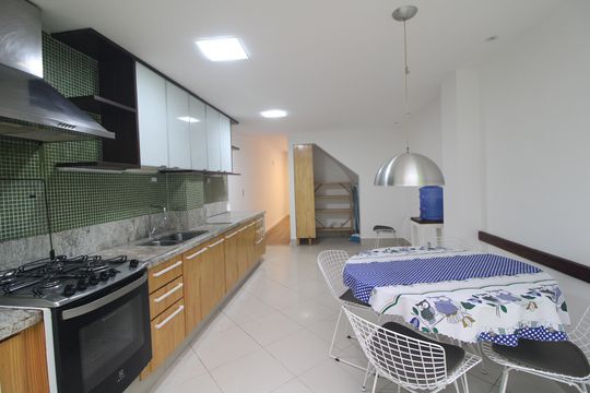 Cozinha de casa de condomínio para alugar com 2 quartos, 75m² em Jardim Marajoara, São Paulo