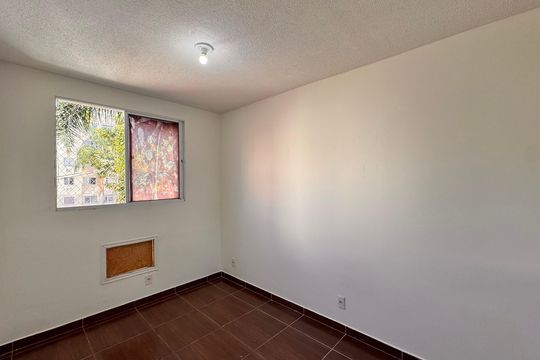 Quarto 1 de apartamento para alugar com 2 quartos, 55m² em Vargem Pequena, Rio de Janeiro
