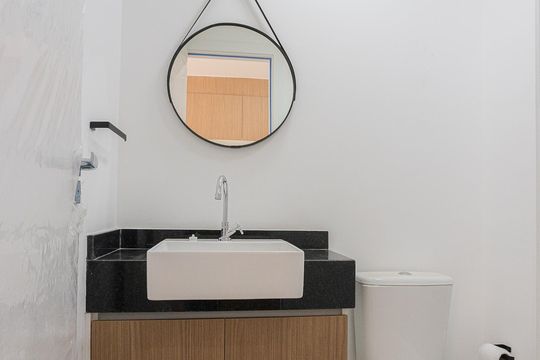 Banheiro de apartamento para alugar com 1 quarto, 22m² em Pinheiros, São Paulo