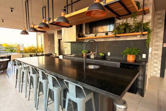 salão de apartamento à venda com 1 quarto, 51m² em Alphaville Industrial, Barueri