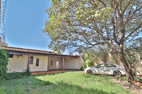 Jardim de casa para alugar com 4 quartos, 330m² em Marta Helena, Uberlândia