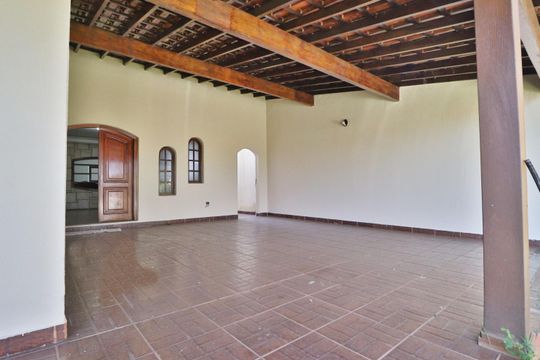 Varanda da Sala de casa para alugar com 4 quartos, 330m² em Marta Helena, Uberlândia