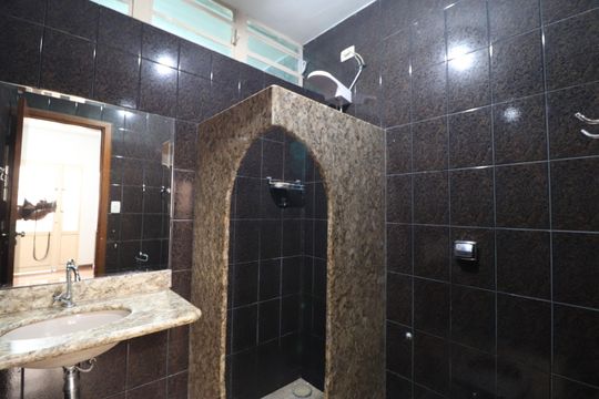 Banheiro do Quarto 2 de casa para alugar com 4 quartos, 330m² em Marta Helena, Uberlândia