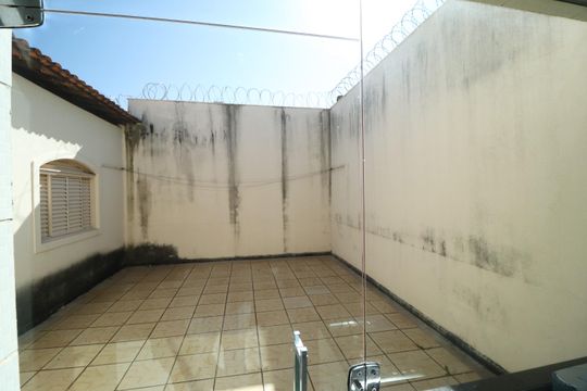 Área de Serviço de casa para alugar com 4 quartos, 330m² em Marta Helena, Uberlândia