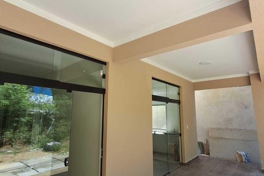 Sala de casa de condomínio para alugar com 4 quartos, 230m² em Rio Tavares Central, Florianópolis