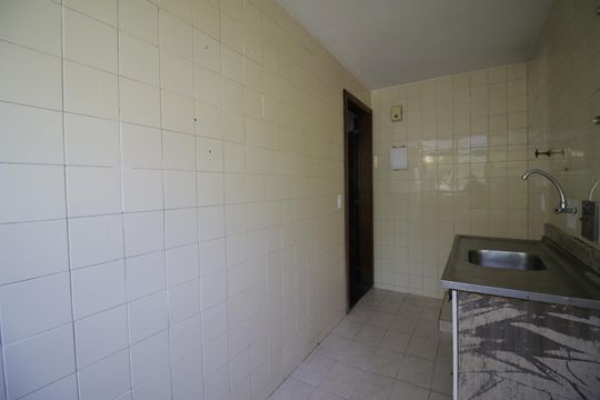 Cozinha de apartamento para alugar com 3 quartos, 55m² em Taquara, Rio de Janeiro