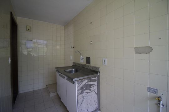 Cozinha de apartamento para alugar com 3 quartos, 55m² em Taquara, Rio de Janeiro
