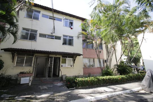 Fachada  de apartamento para alugar com 3 quartos, 55m² em Taquara, Rio de Janeiro