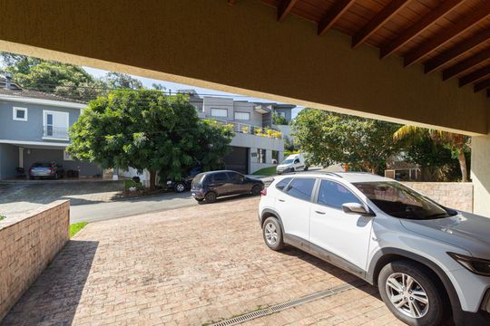 Garagem de casa para alugar com 3 quartos, 450m² em Nova Fazendinha, Carapicuíba