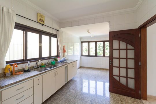 Cozinha de casa para alugar com 3 quartos, 450m² em Nova Fazendinha, Carapicuíba