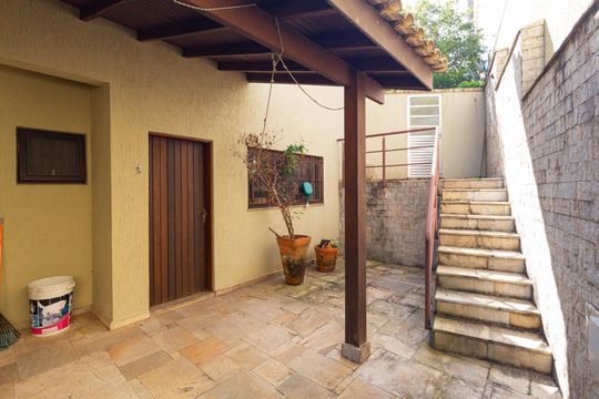 Quintal de casa para alugar com 3 quartos, 450m² em Nova Fazendinha, Carapicuíba