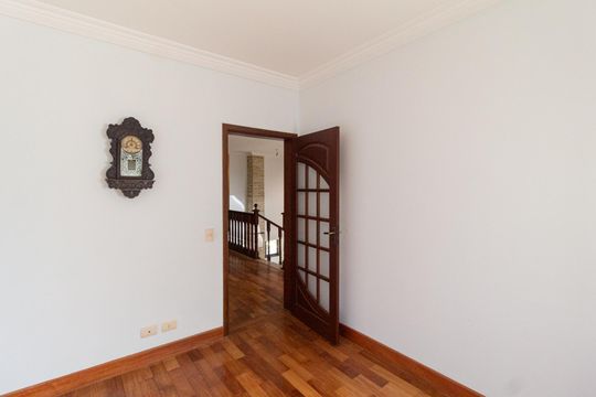 Escritório de casa para alugar com 3 quartos, 450m² em Nova Fazendinha, Carapicuíba