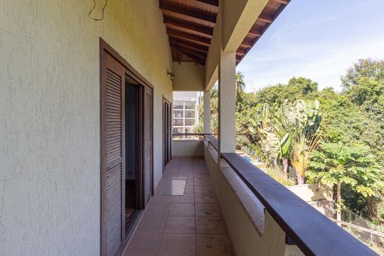 Sacada de casa para alugar com 3 quartos, 450m² em Nova Fazendinha, Carapicuíba