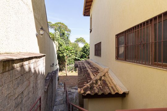 Quintal de casa para alugar com 3 quartos, 450m² em Nova Fazendinha, Carapicuíba