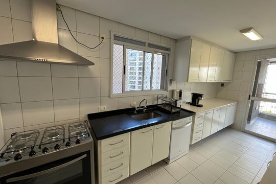 Cozinha de apartamento à venda com 4 quartos, 170m² em Vila Andrade, São Paulo