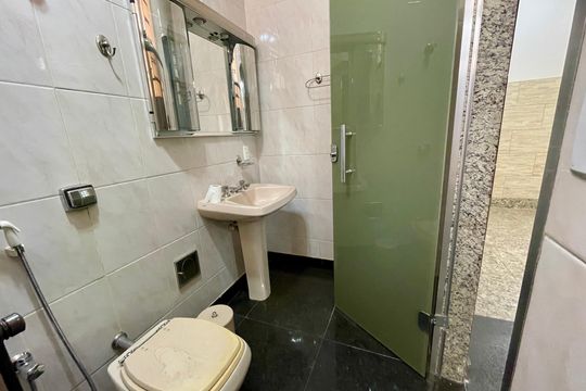 Banheiro de serviço de casa à venda com 3 quartos, 360m² em Floresta, Belo Horizonte