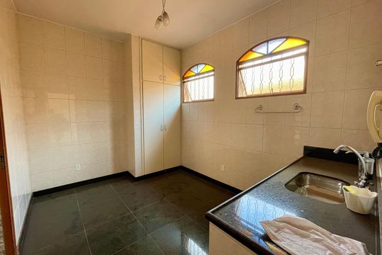 Cozinha de casa à venda com 3 quartos, 360m² em Floresta, Belo Horizonte