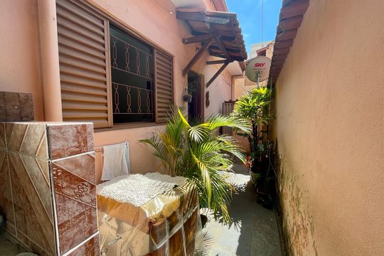 Área comum de casa à venda com 3 quartos, 360m² em Floresta, Belo Horizonte