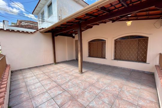 Varanda de casa à venda com 3 quartos, 360m² em Floresta, Belo Horizonte