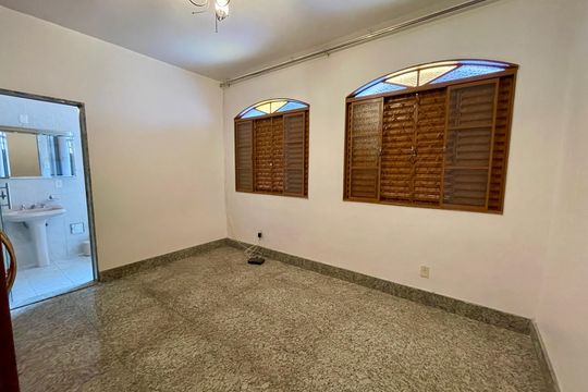 Quarto 2 de casa à venda com 3 quartos, 360m² em Floresta, Belo Horizonte