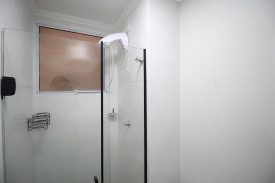 Banheiro de apartamento à venda com 2 quartos, 41m² em Morro Santana, Porto Alegre
