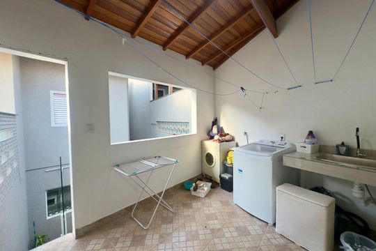 Área de Serviço de casa à venda com 4 quartos, 220m² em Jardim Vila Galvao, Guarulhos