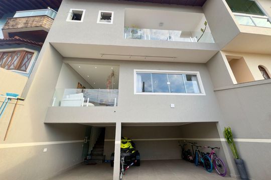 Garagem de casa à venda com 4 quartos, 220m² em Jardim Vila Galvao, Guarulhos