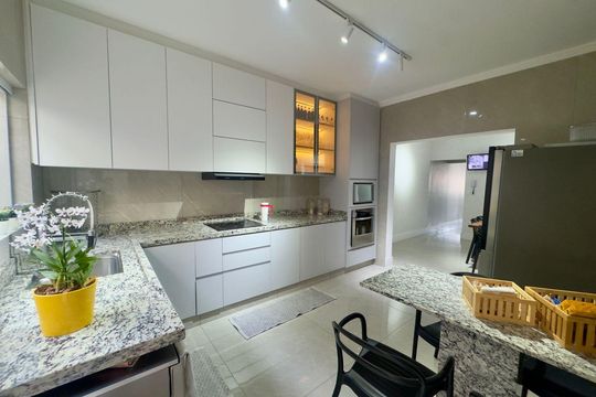 Cozinha de casa à venda com 4 quartos, 220m² em Jardim Vila Galvao, Guarulhos