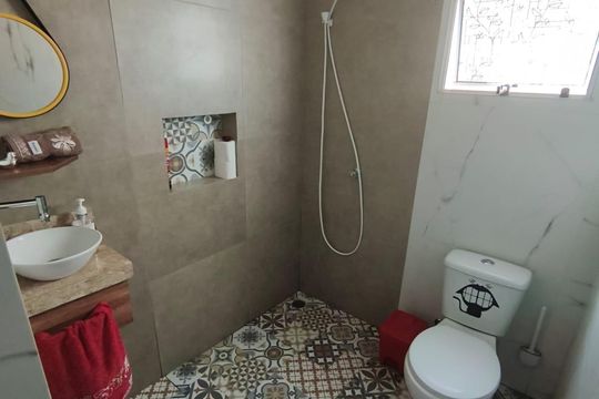 Banheiro de casa à venda com 2 quartos, 140m² em Parque Novo Oratório, Santo André