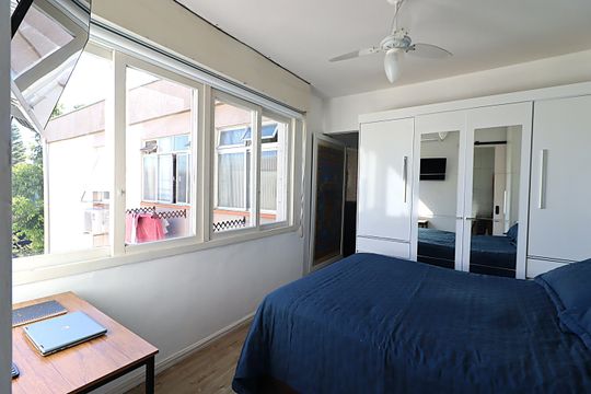 Suíte de apartamento para alugar com 1 quarto, 46m² em Vila Ipiranga, Porto Alegre