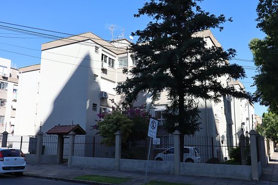 Fachada do Prédio de apartamento para alugar com 1 quarto, 46m² em Vila Ipiranga, Porto Alegre
