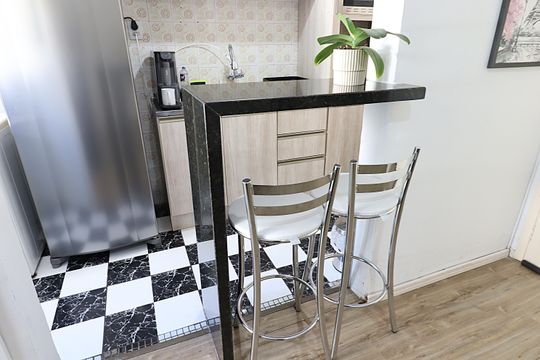 Cozinha de apartamento para alugar com 1 quarto, 46m² em Vila Ipiranga, Porto Alegre