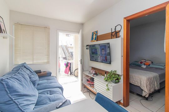 Sala de casa de condomínio à venda com 2 quartos, 43m² em Hípica, Porto Alegre