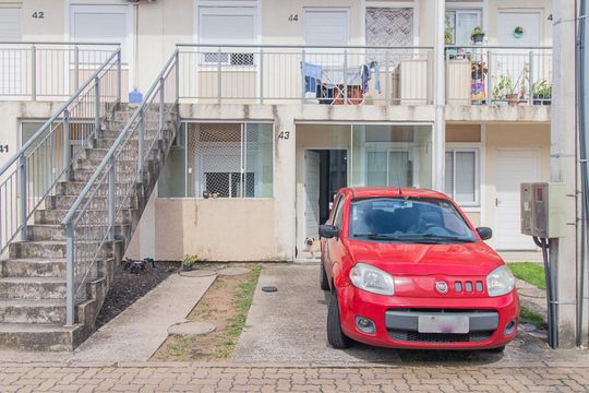 Fachada de casa de condomínio à venda com 2 quartos, 43m² em Hípica, Porto Alegre