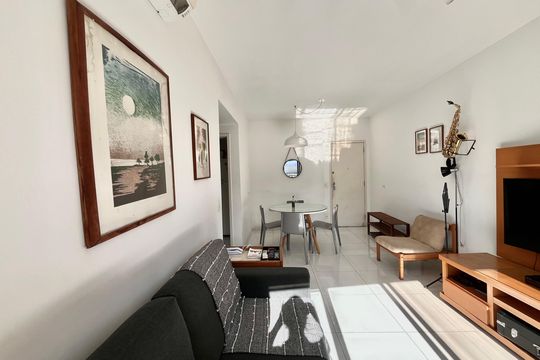 Sala  de apartamento à venda com 1 quarto, 50m² em Leblon, Rio de Janeiro