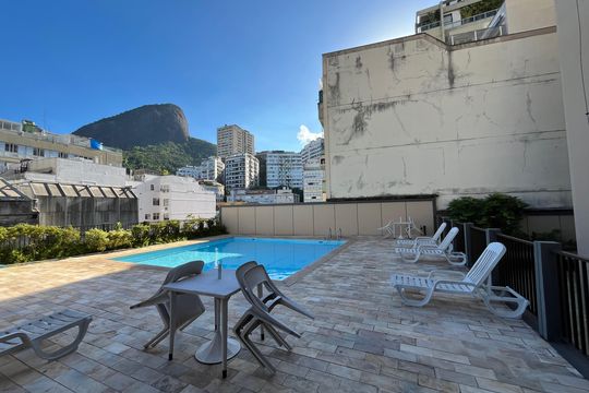 Área comum - Piscina de apartamento à venda com 1 quarto, 50m² em Leblon, Rio de Janeiro